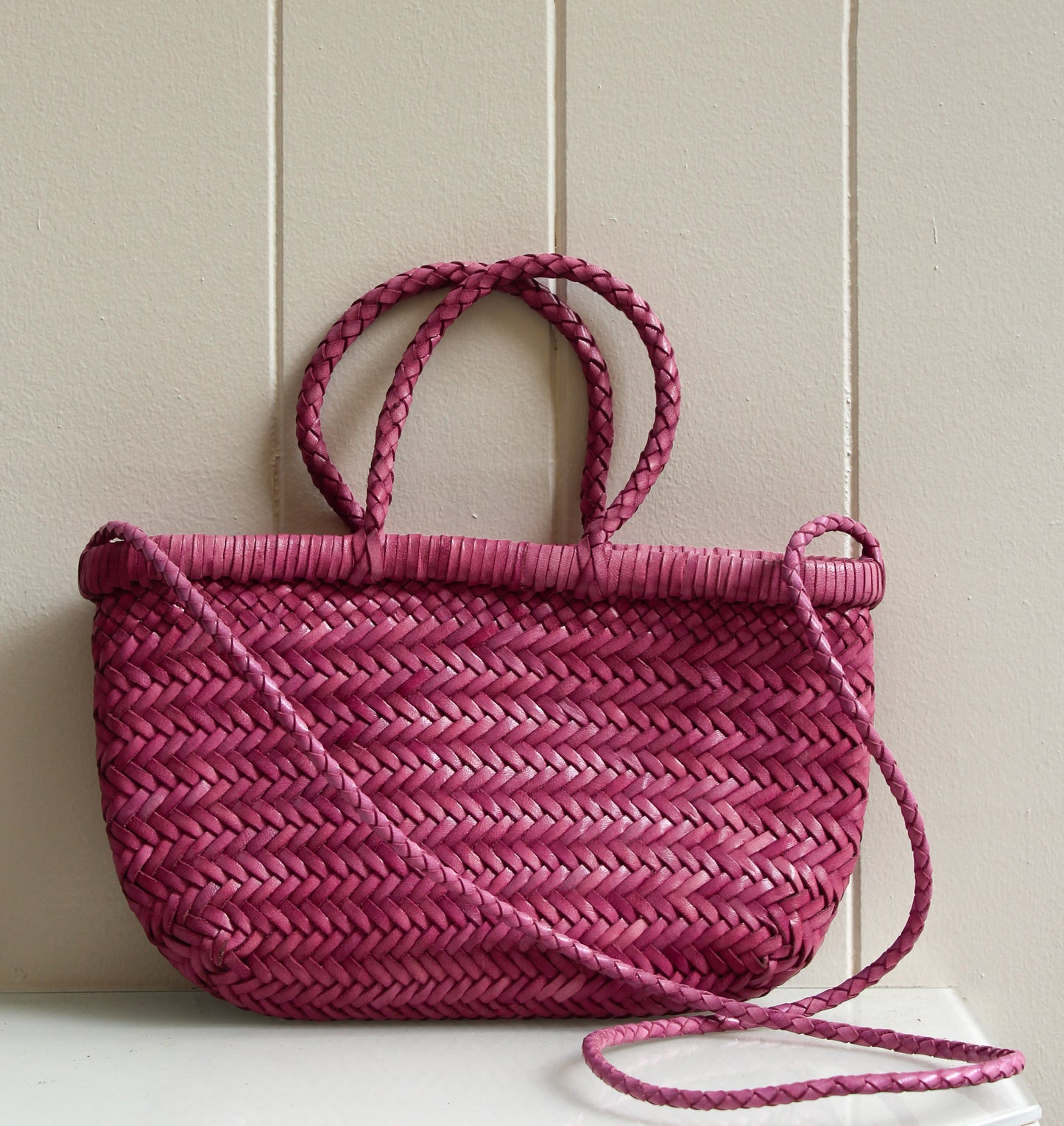 BORSA IN PELLE INTRECCIATA ROSA CON TRACOLLA