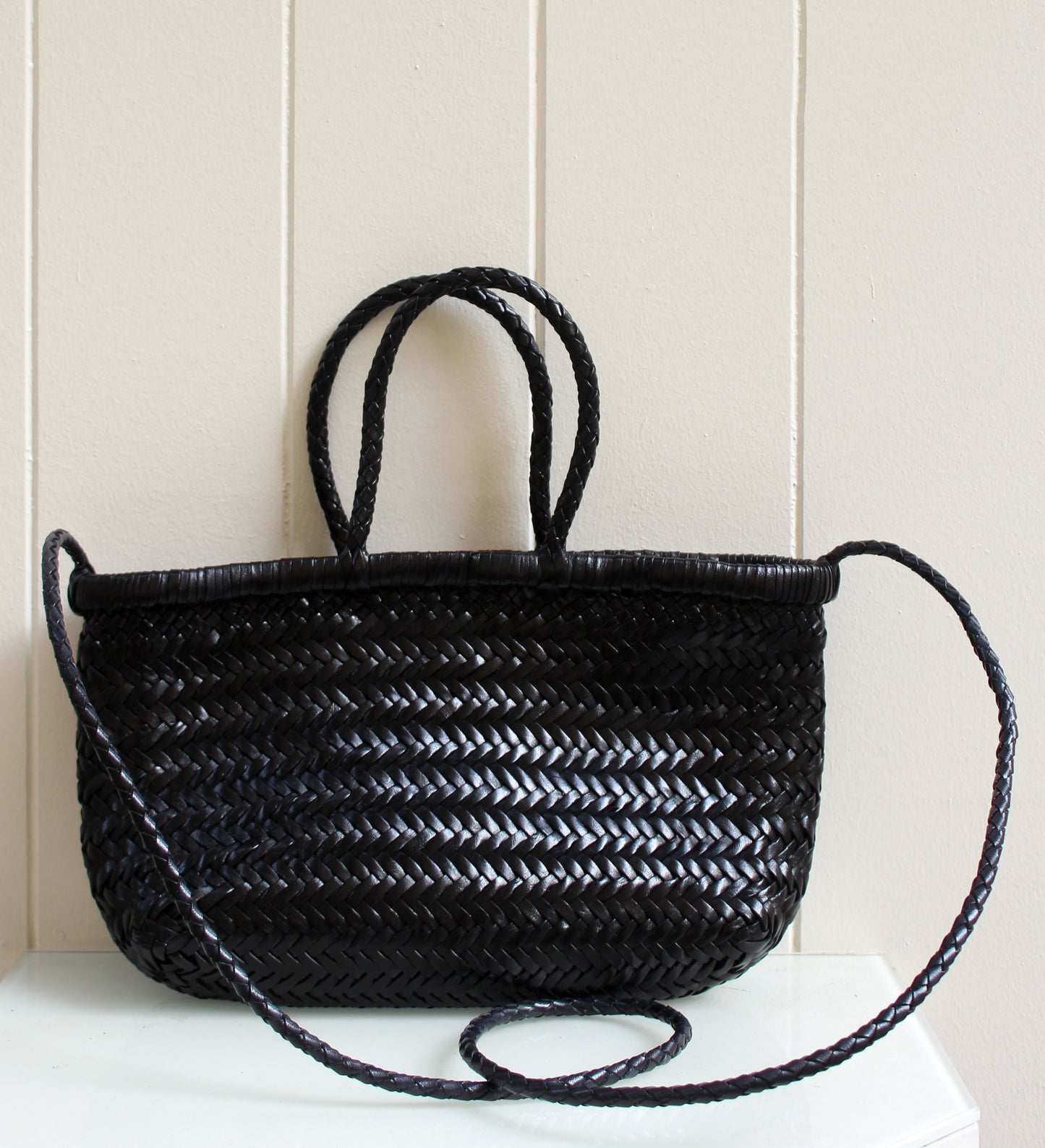 BORSA IN PELLE INTRECCIATA NERA CON TRACOLLA