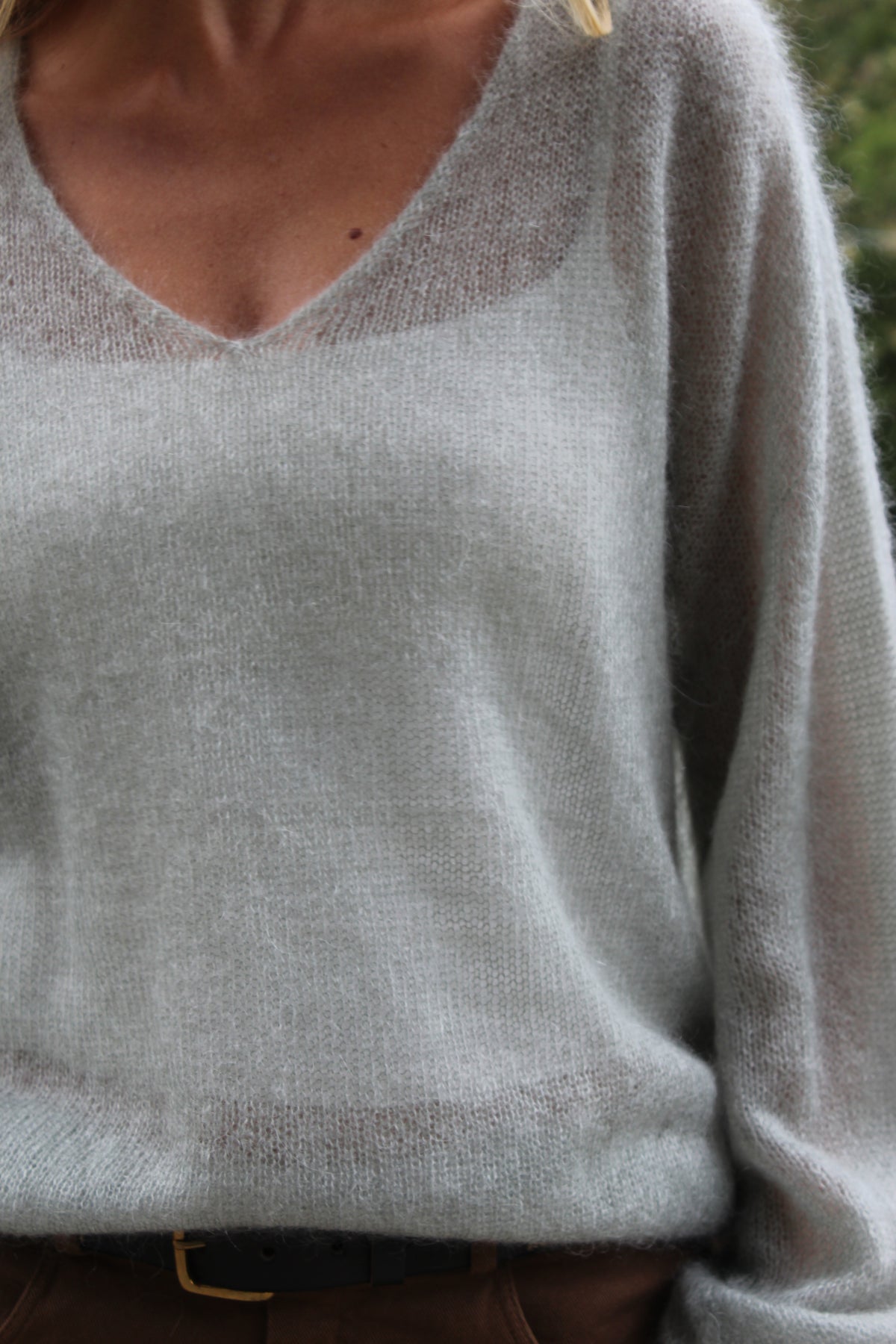 MAGLIONE SCOLLATO A V VERDE SALVIA