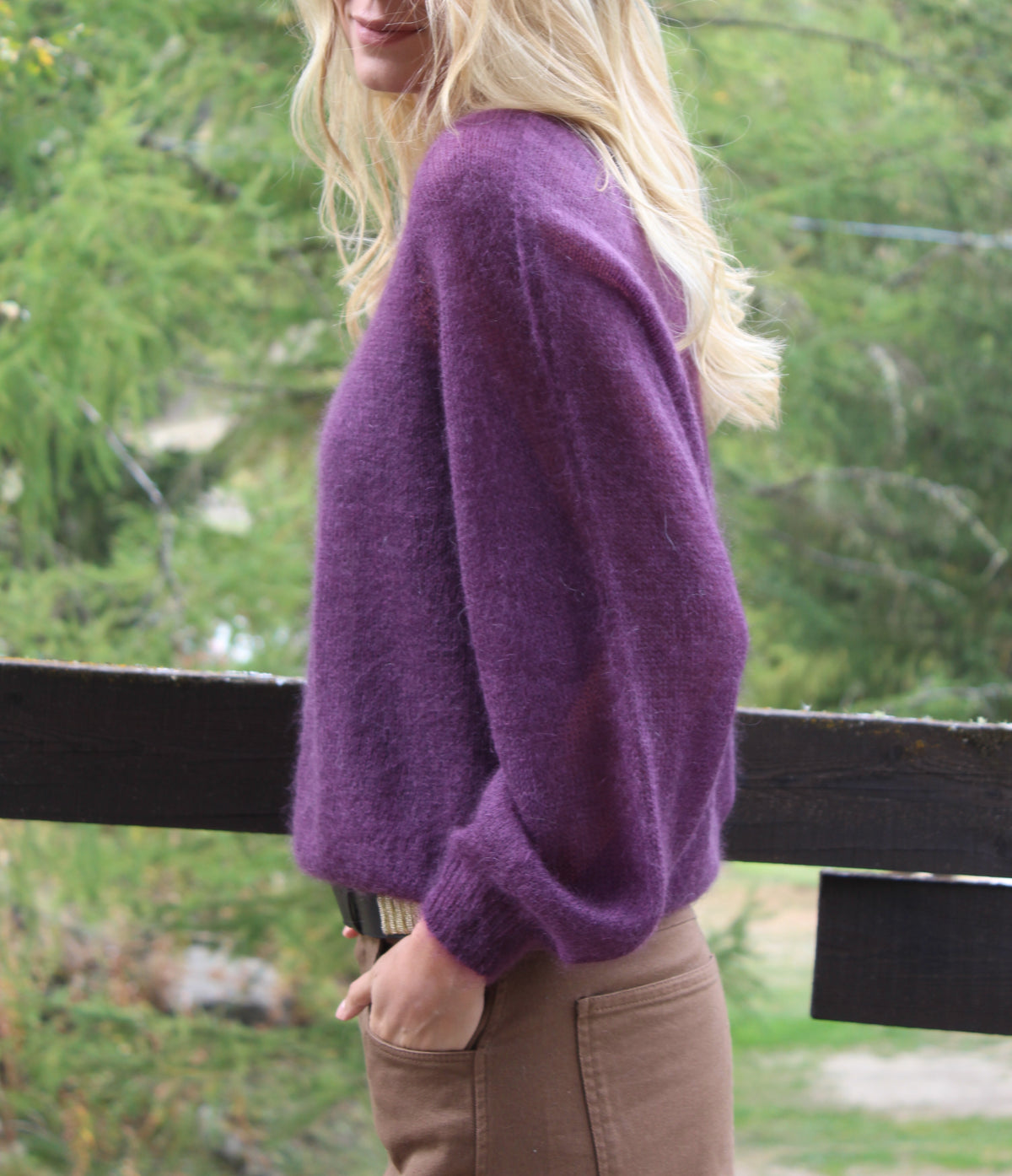 MAGLIONE SCOLLATO A V PRUGNA